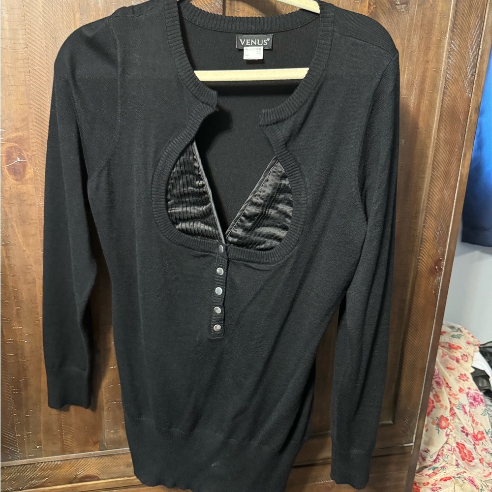 Venus large black sweater